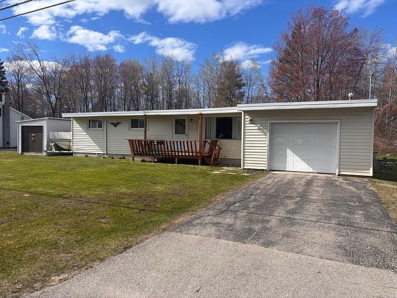 2nd image of 1098 Wayne Rd