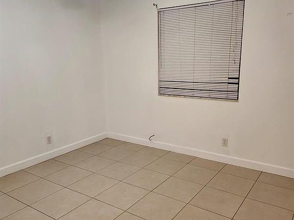 4th image of 511 Gardens Dr APT 104