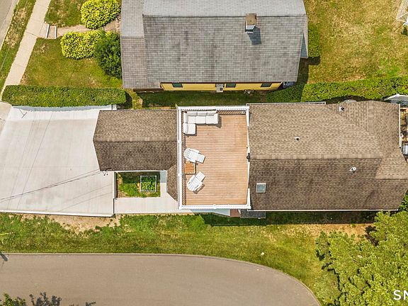 4th image of 1 Edgefield Avenue