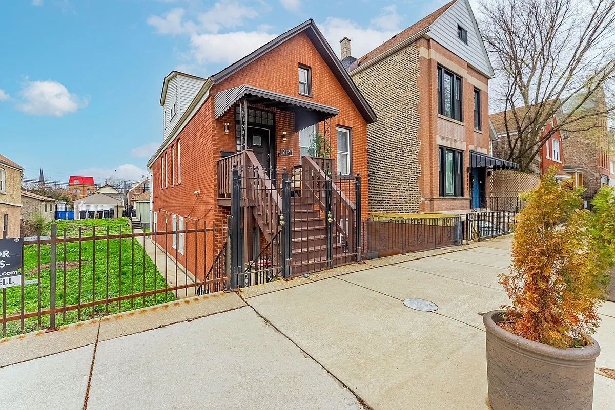 Building Photo - 2143 W 18th Pl #0