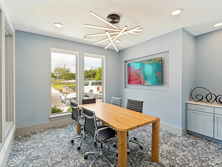 Palladium Crestway — Photo 39