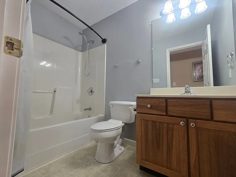 1607 Manheim Cir — Photo 10