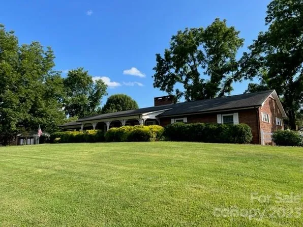 2304 Hickory Blvd SW, Lenoir, NC 28645