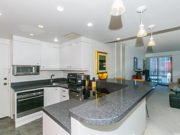 700 Richards St APT 1105, Honolulu, HI 96813