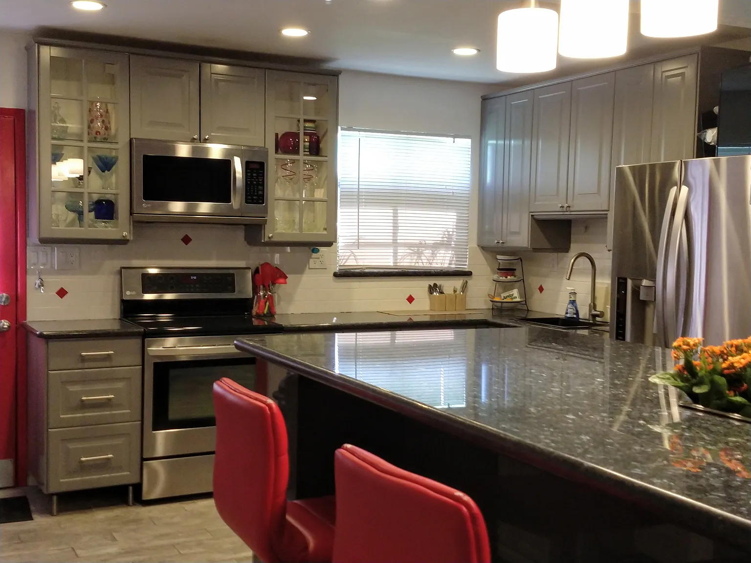 2 bed, 1188 sqft, $2,000 — Photo 2