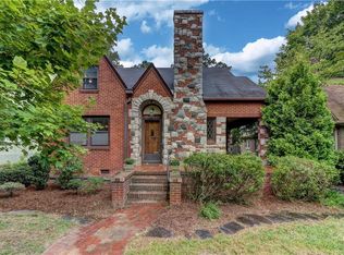 215 Kensington Rd, Greensboro, NC 27403