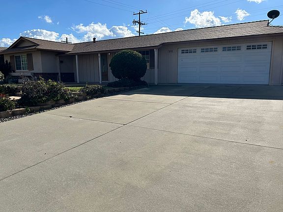 2nd image of 30081 Thornhill Dr