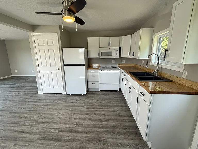 148 W Old State Rd — Photo 3