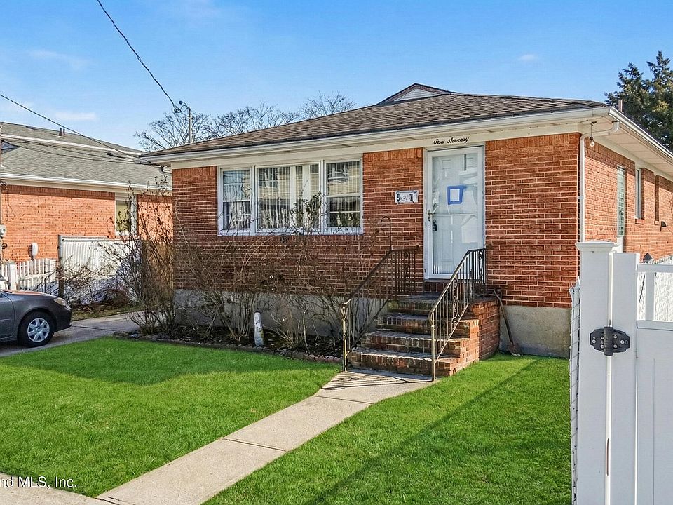 1st image of 170 Finley Ave