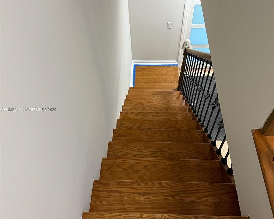 1st image of 101 NE 8th Ave APT 2