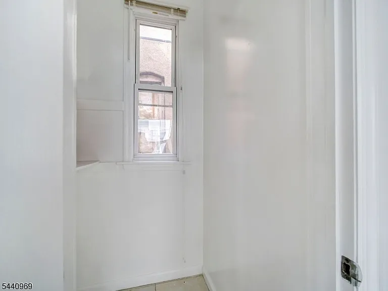 143 Huntington Ter #2R — Photo 5
