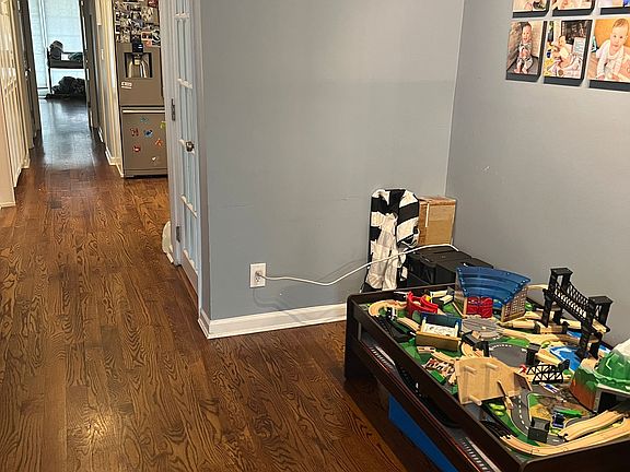 5th image of 299 Vincent Ave #1