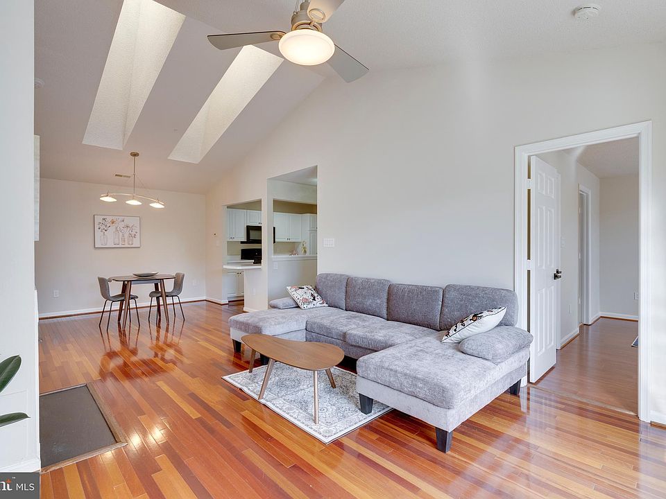 1st image of 10003 Vanderbilt Cir APT 11-1