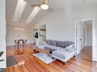 10003 Vanderbilt Cir APT 11-1, Rockville, MD 20850