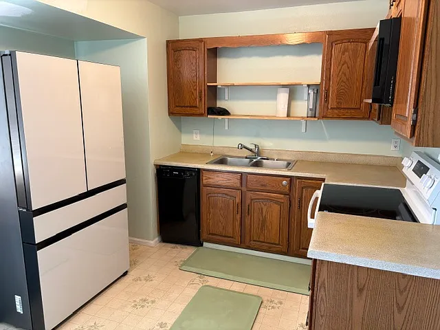 1534 Cody Ave — Photo 4