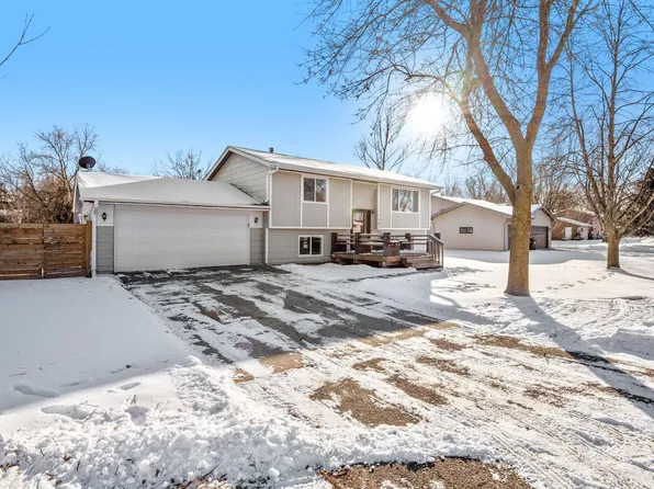 110 Crystal Ct, Montrose, MN 55363
