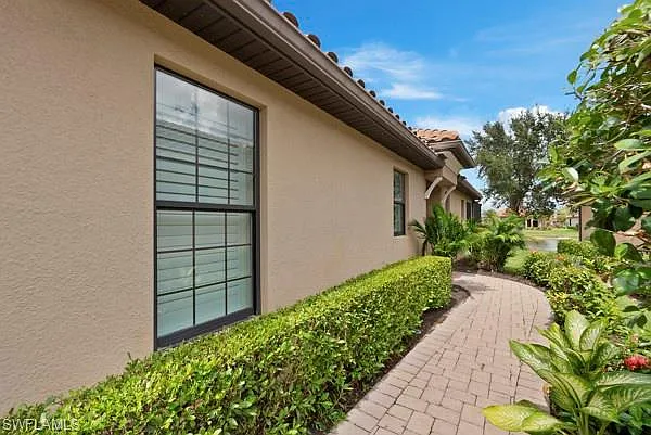3 bed, 2.0 bath, 1952 sqft, $4,250 — Photo 3