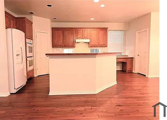 5 bed, 3311 sqft, $3,495 — Photo 2