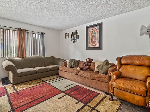 3rd image of 303 Sheila Ln