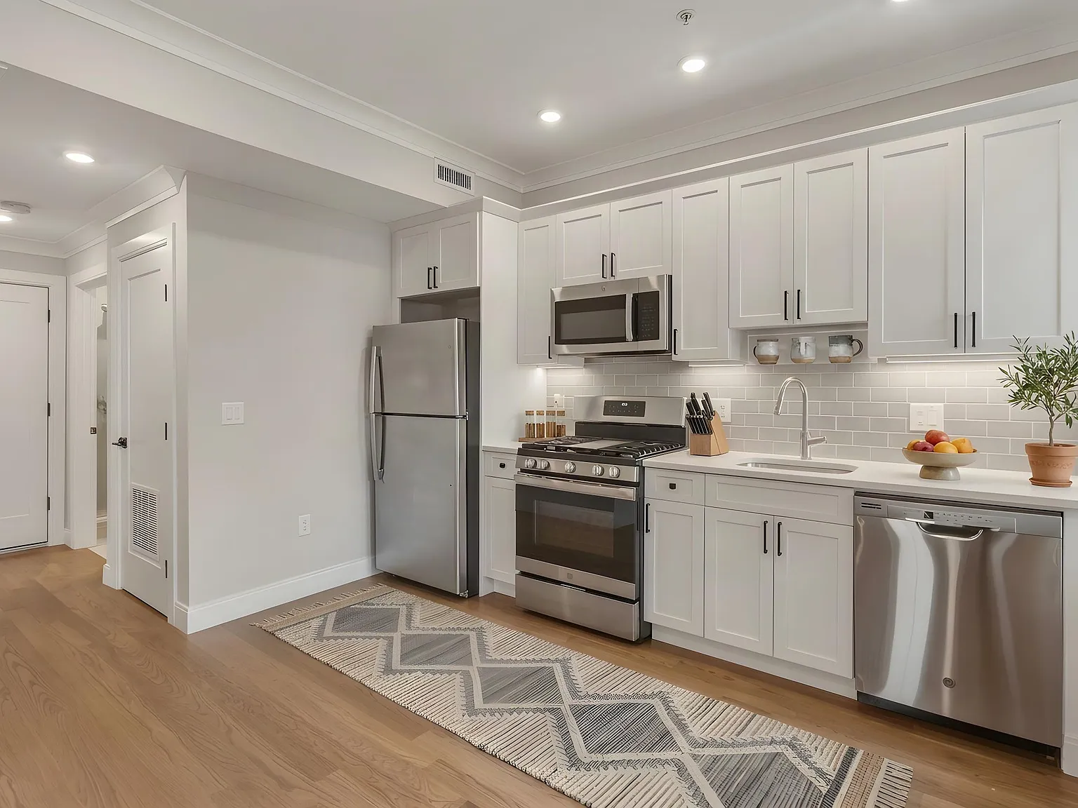 1 bed, 650 sqft, $2,450 — Photo 1