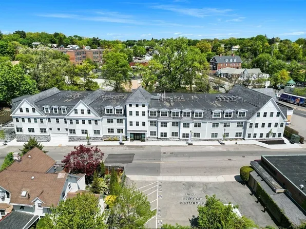 425 Lagrange St Unit 110, West Roxbury, MA 02132