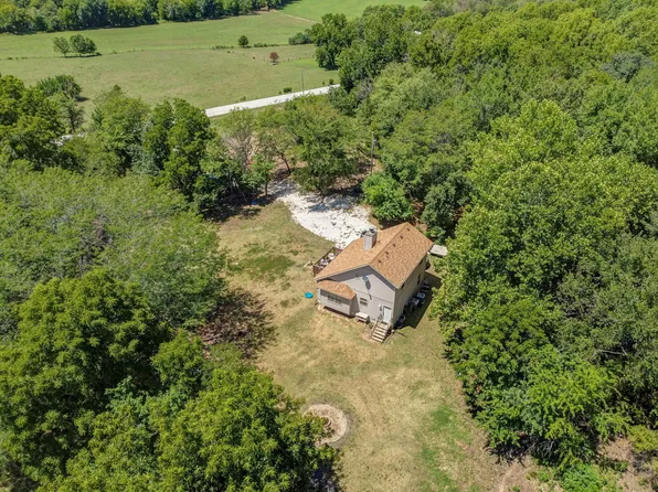 7986 N Farm Road 9, Ash Grove, MO 65604