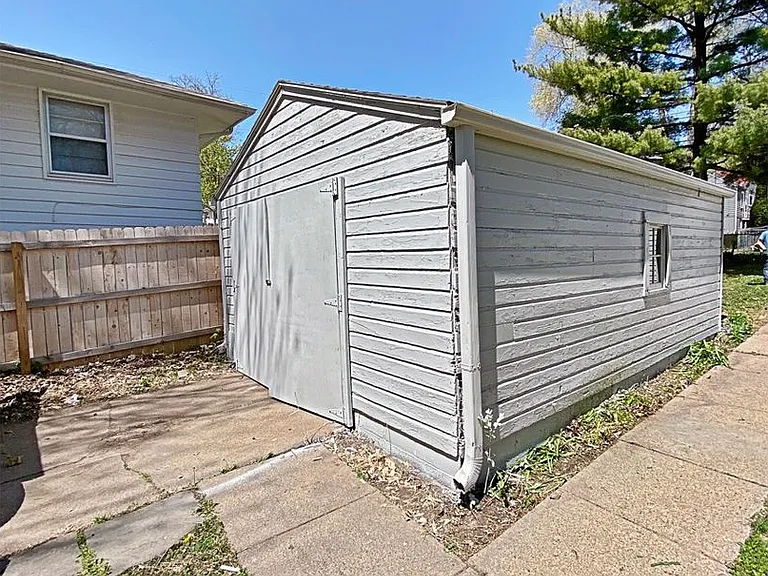 5648 Dorcas St — Photo 2