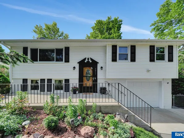 3011 Loveland Dr, Lincoln, NE 68502