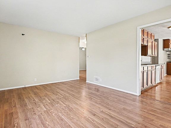 4th image of 1904 Hartman Dr