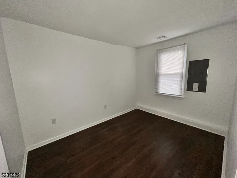46 Roosevelt Ave — Photo 9