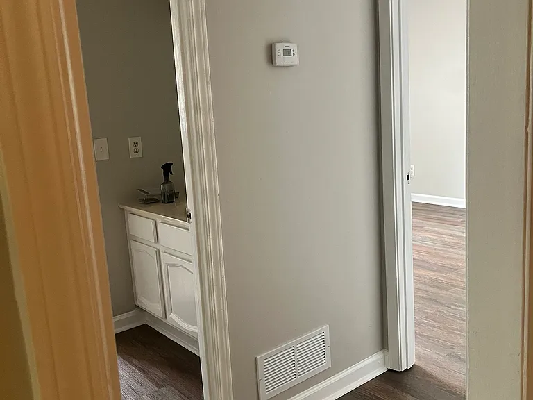 Hallway with light and doorbell.