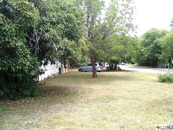 3rd image of 902 E Avenue C