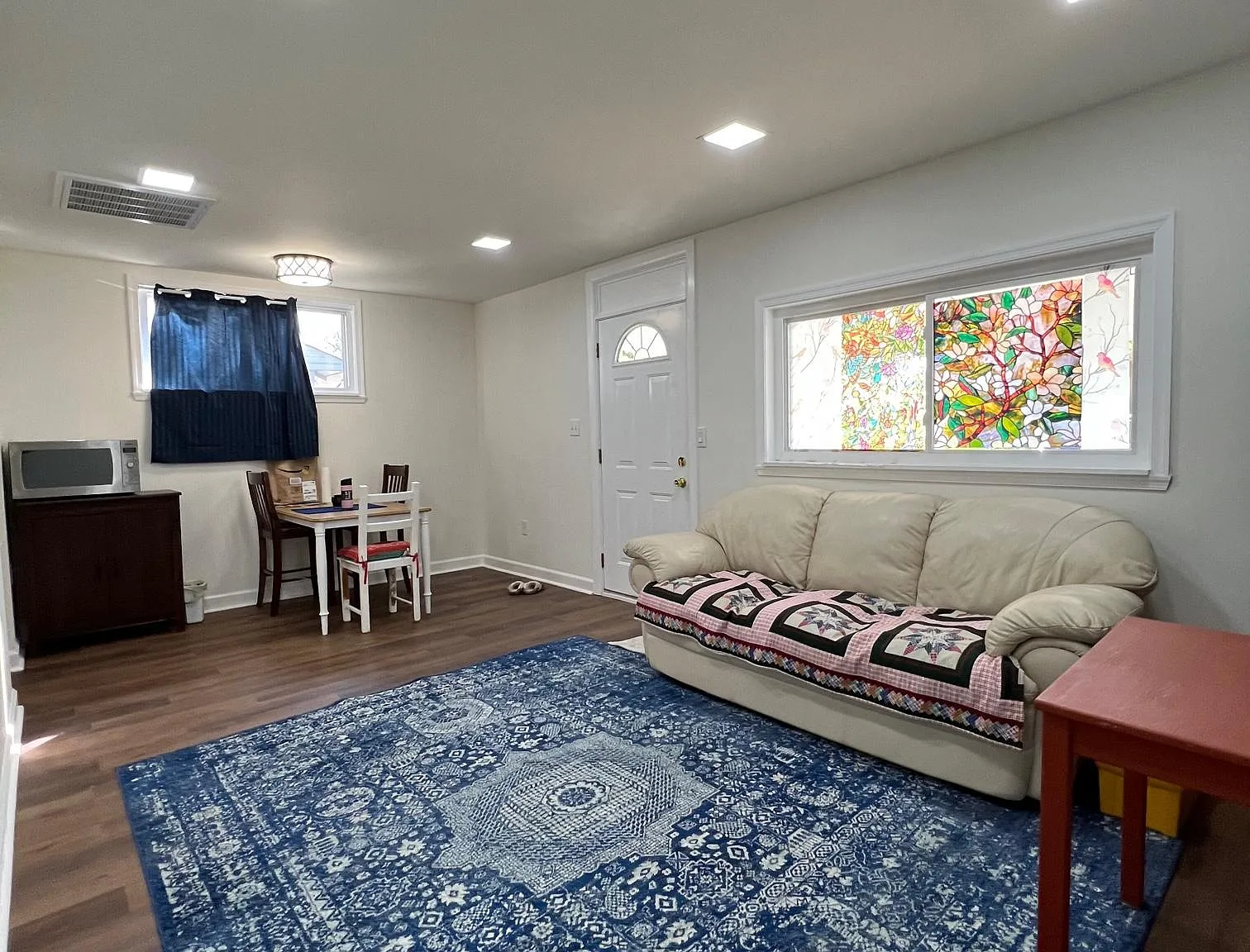 3 bed, 1300 sqft, $2,990 — Photo 3