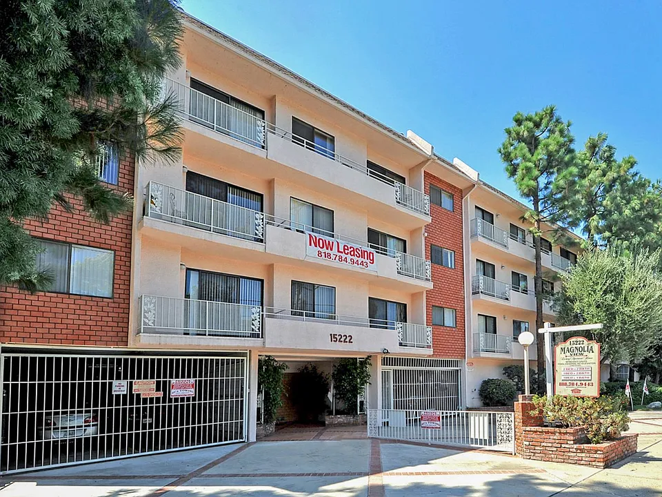 15222 Magnolia Blvd