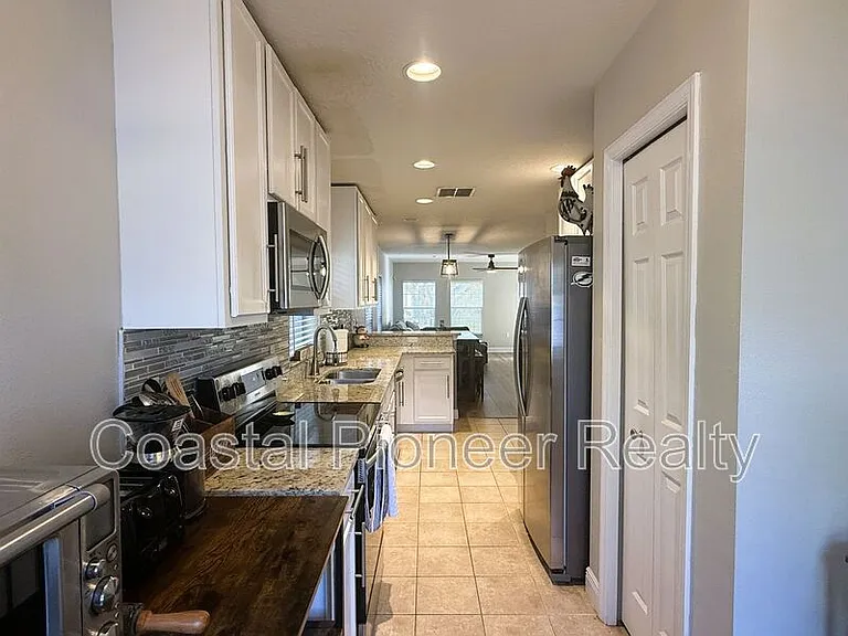 1934 W Spruce St — Photo 11