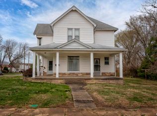 121 S 11th St, Herrin, IL 62948