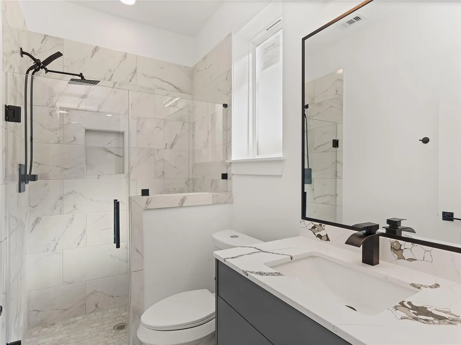 4 bed, 4.0 bath, 2242 sqft, $3,200 — Photo 4