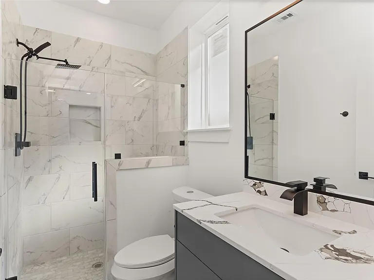 2707 Dennis St — Photo 3