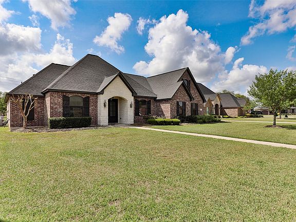 3rd image of 717 Rustic Oaks Dr