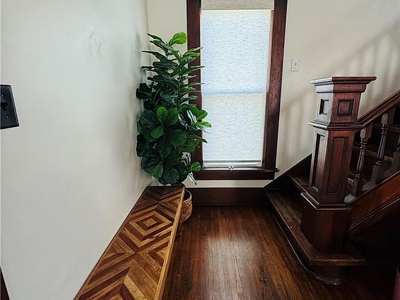 3rd image of 411 N Broadway St