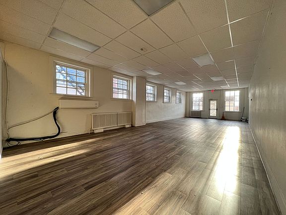 3rd image of 16 S Chestnut St #20