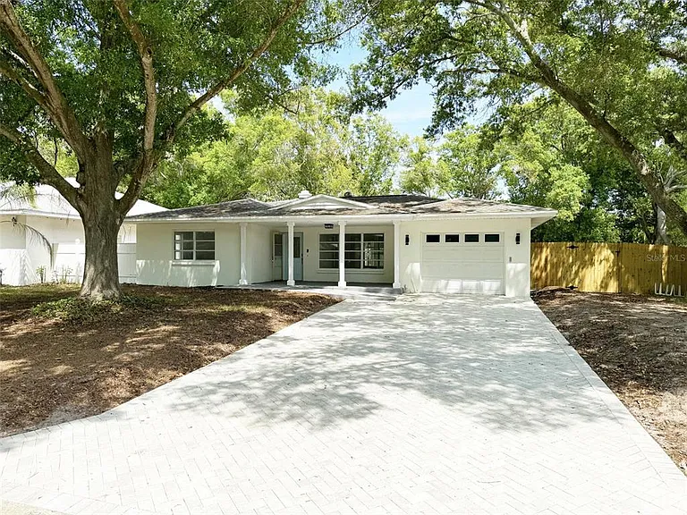 101 S Corona Ave — Photo 1