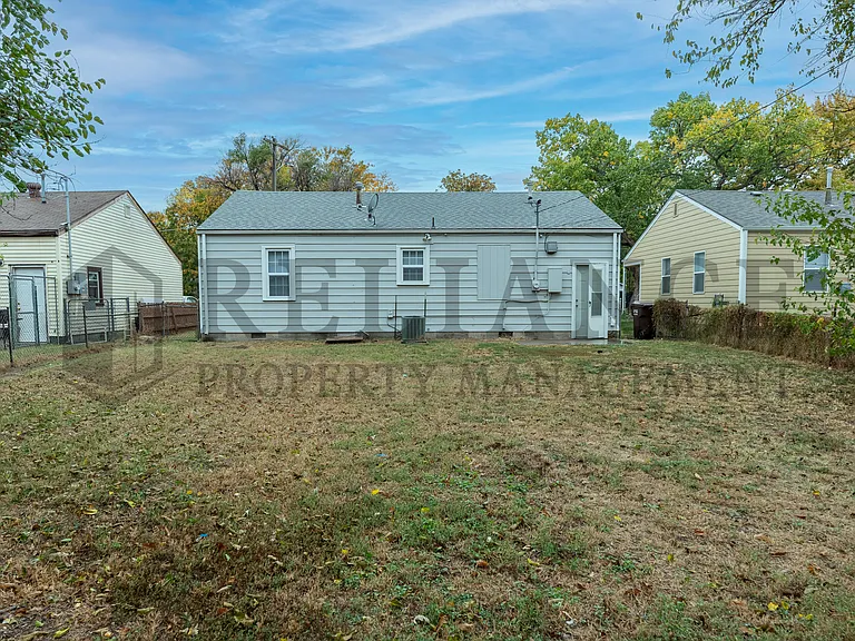 726 S Bonn St — Photo 5