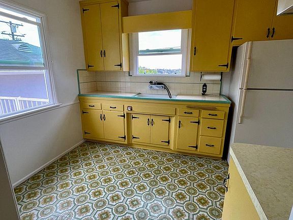 3rd image of 22645 Gaycrest Ave