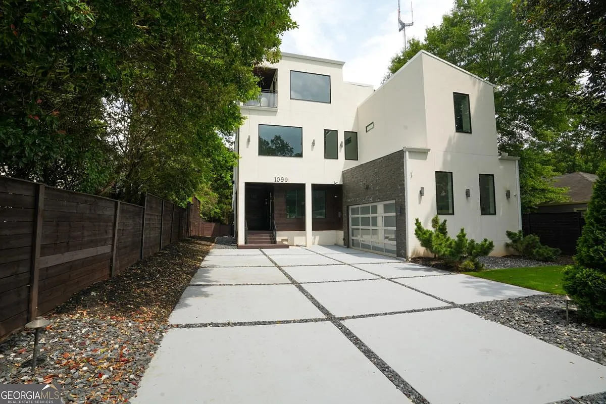 5 bed, 5.5 bath, 4405 sqft, $9,000 — Photo 1