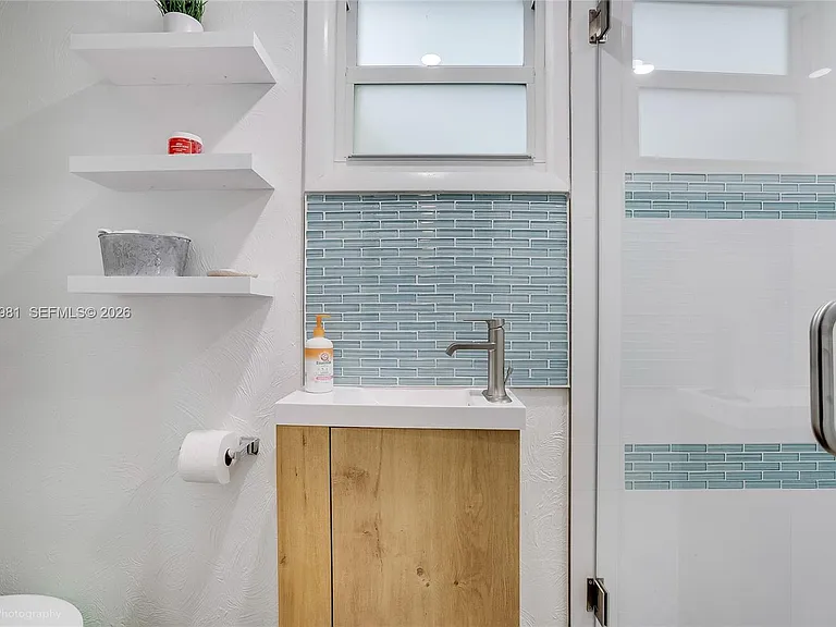 212 SW 1st Ave — Photo 42