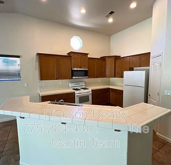 7169 Beacon Dr — Photo 2