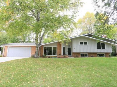 2200 W Greenwood Rd, Glendale, WI, 53209