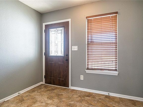 3rd image of 1923 Farm Meadow Dr