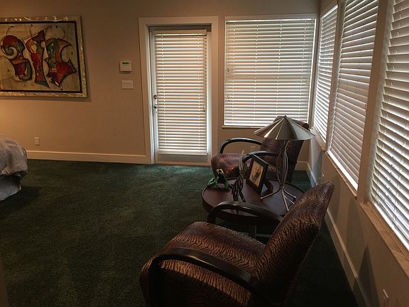 Sitting area master bedroom